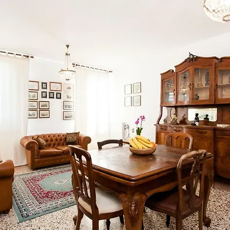 Prince Apartments *