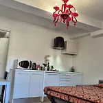 Prince Apartments דירה