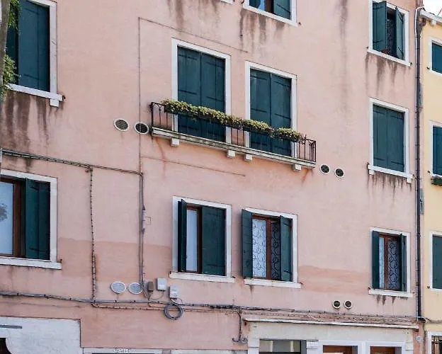 Prince Apartments *