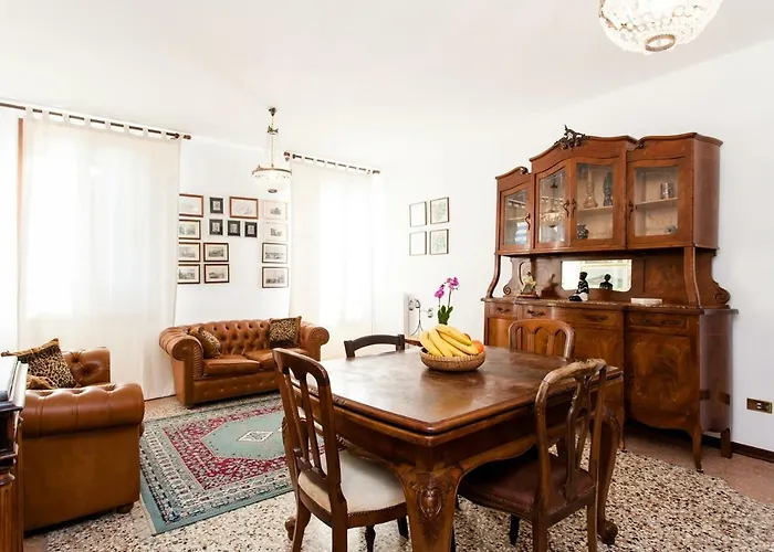 Prince Apartments *