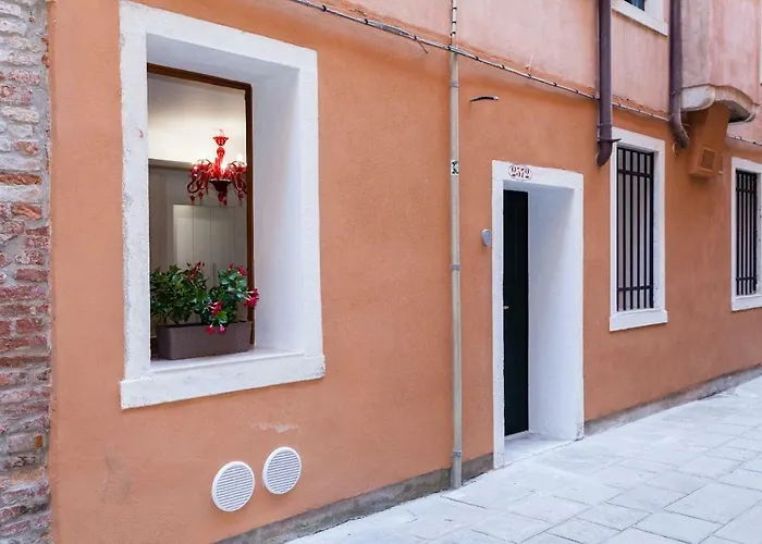 Prince Apartments *