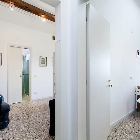 Prince Apartments *
