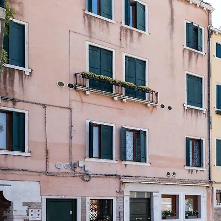 Prince Apartments *